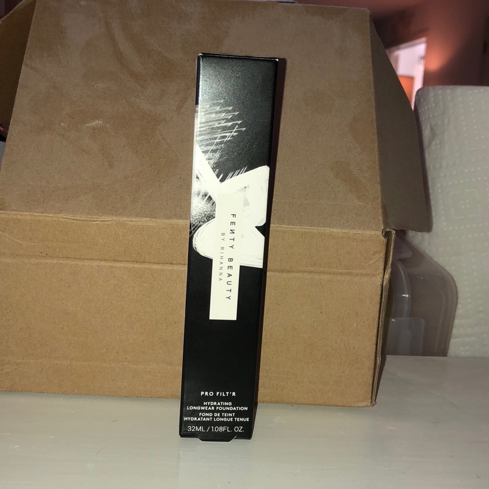 Fenty beauty hydrating long wear foundation